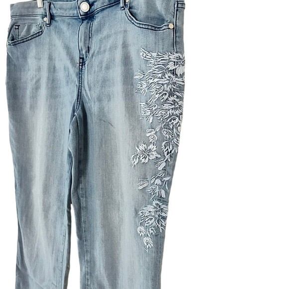 Simply Vera Vera Wang Skinny Jeans Embroidered Women Size 12 Capri Light Denim - Picture 3 of 11